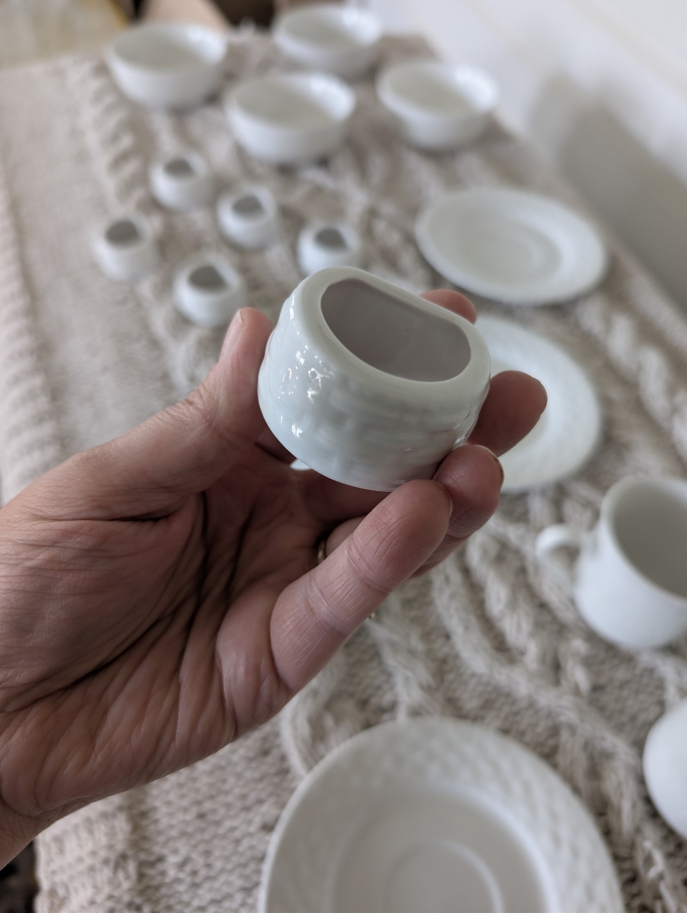 Gibson Everyday Basketweave White China Set - 18 Pieces - Picture 10 of 13